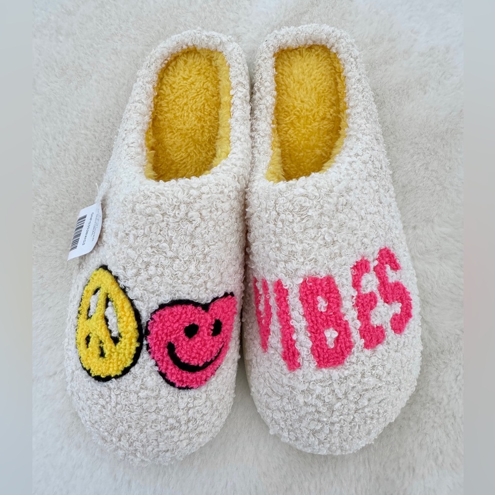 Women's Cozy Peace Happy Face Vibes Slippers, Size 8-9 - Picture 2 of 7